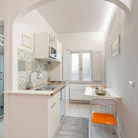 Sun Frediano Apartment Florence